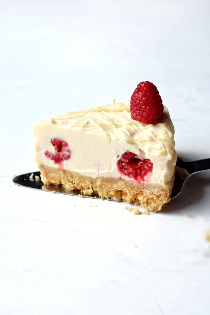 White chocolate and raspberry cheesecake slice