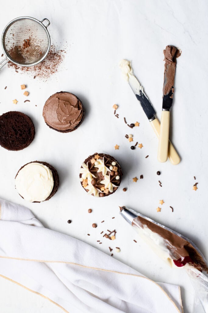 Decorating chocolate cakes