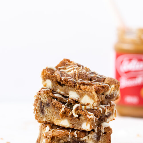 Biscoff blondies with white chocolate chunks