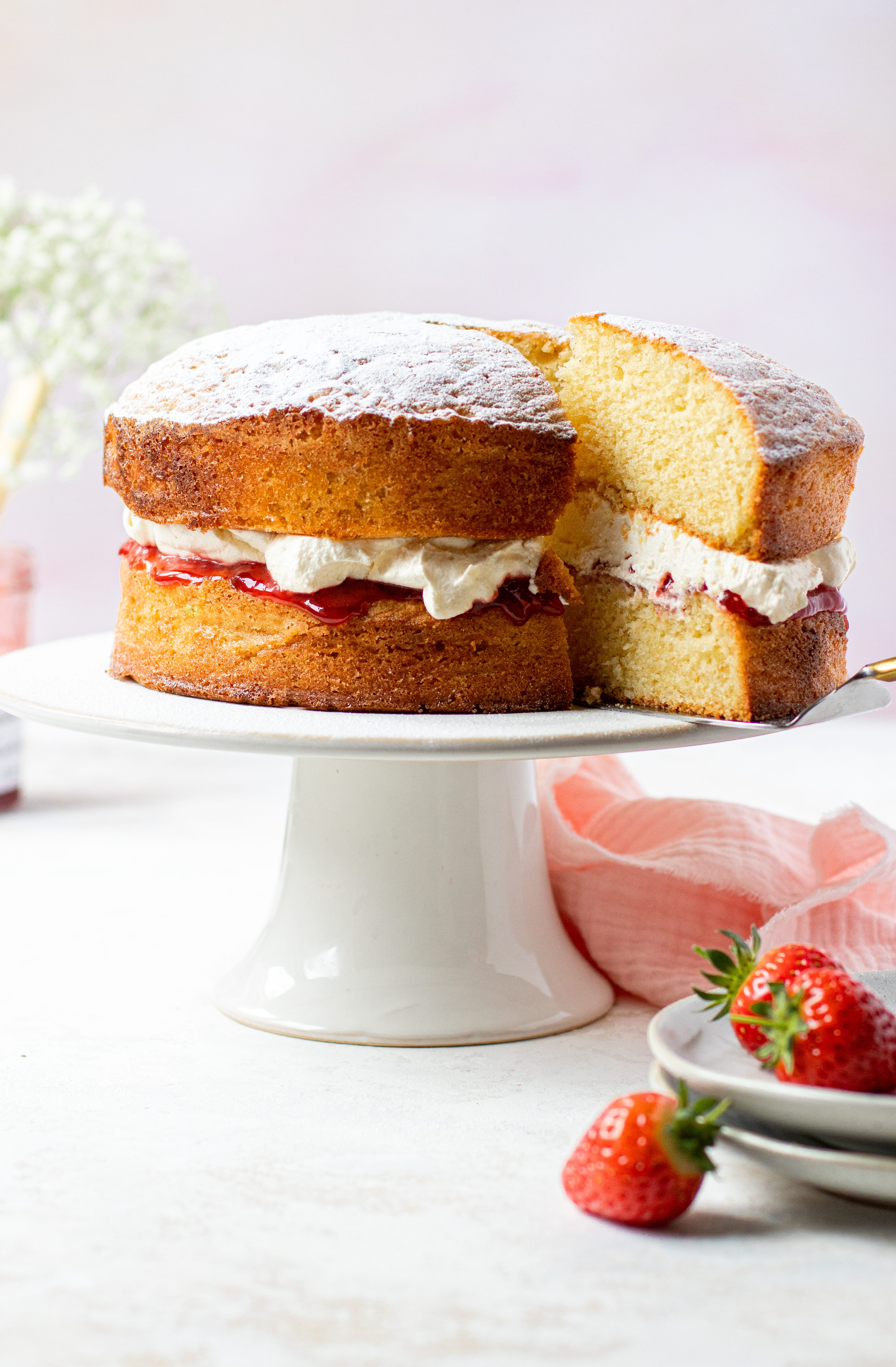 Victoria Sponge Cake - Strawberry Victoria Sponge Cake Recipe