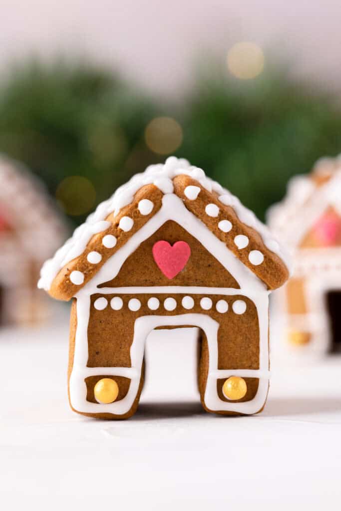 Mini gingerbread house