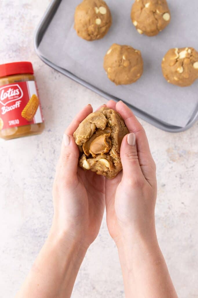 How to stuff cookies with Biscoff Spread