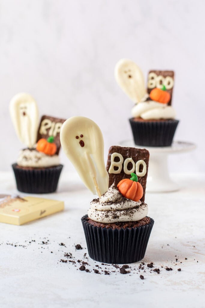 white chocolate ghosts cupcakes