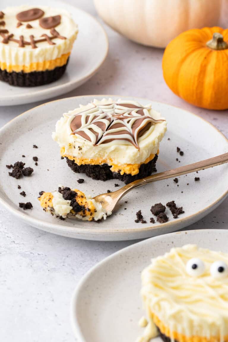 Mini Halloween Chocolate Cheesecakes