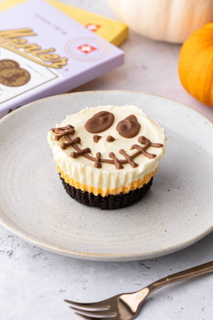 skeleton mini halloween cheesecakes