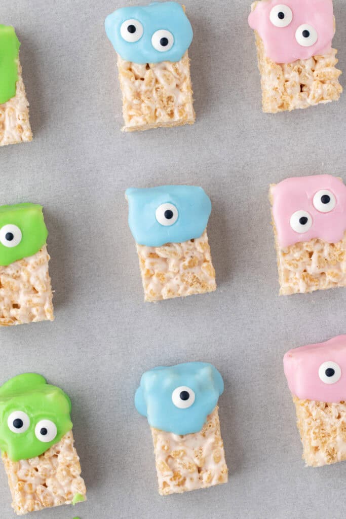 No-bake Halloween treats - rice krsipie monsters