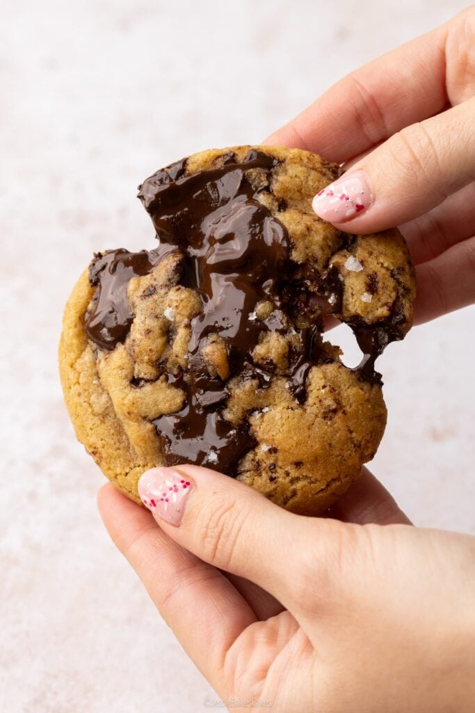 Brown butter cookies with dark chocolate