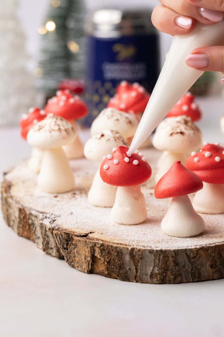 Christmas meringue mushrooms