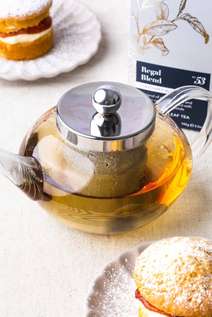 Whittard Regal Blend with mini victoria sponge cakes