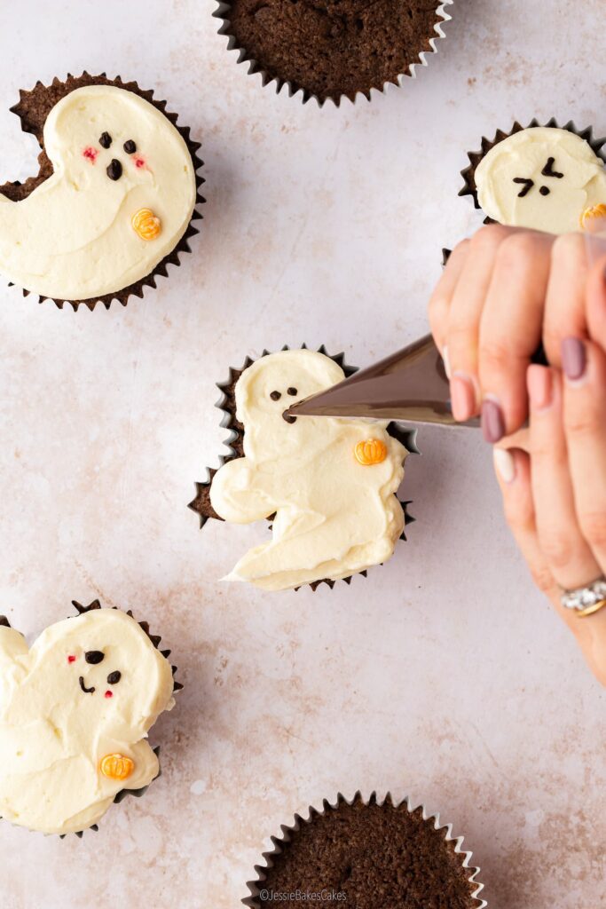 Halloween ghost cupcakes