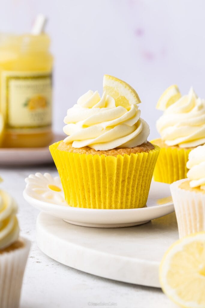 Lemon Cupcakes with Lemon Curd