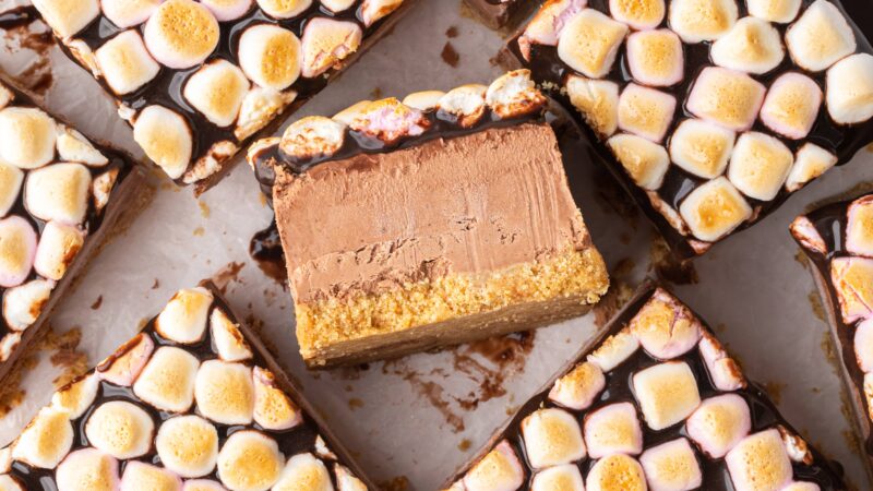 Toasted S’mores Cheesecake Bars