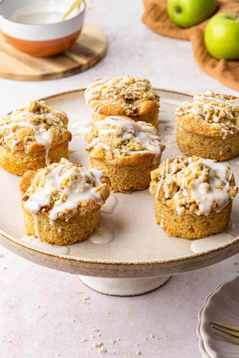 Mini Apple Crumble Cakes