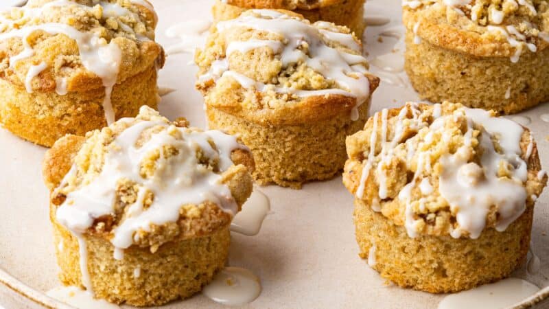Mini Apple Crumble Cakes