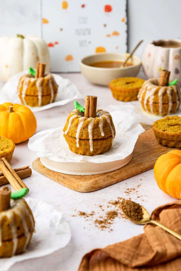 mini pumpkin cakes