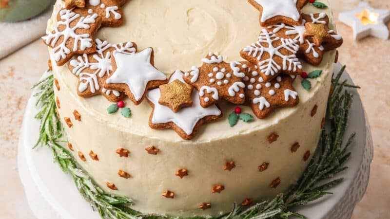 Chocolate Gingerbread Wreath Cake