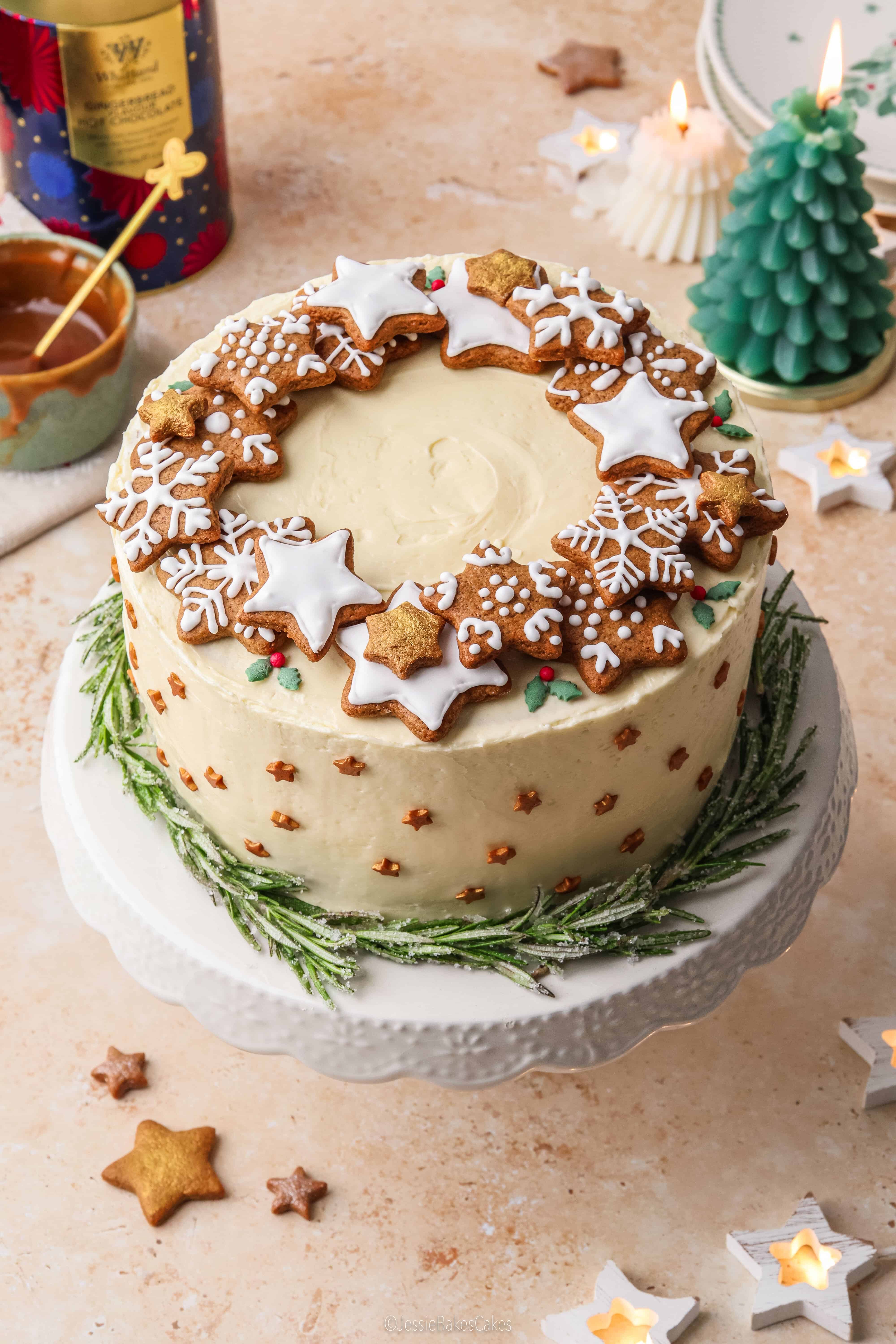 Chocolate-Gingerbread-Wreath-Cake