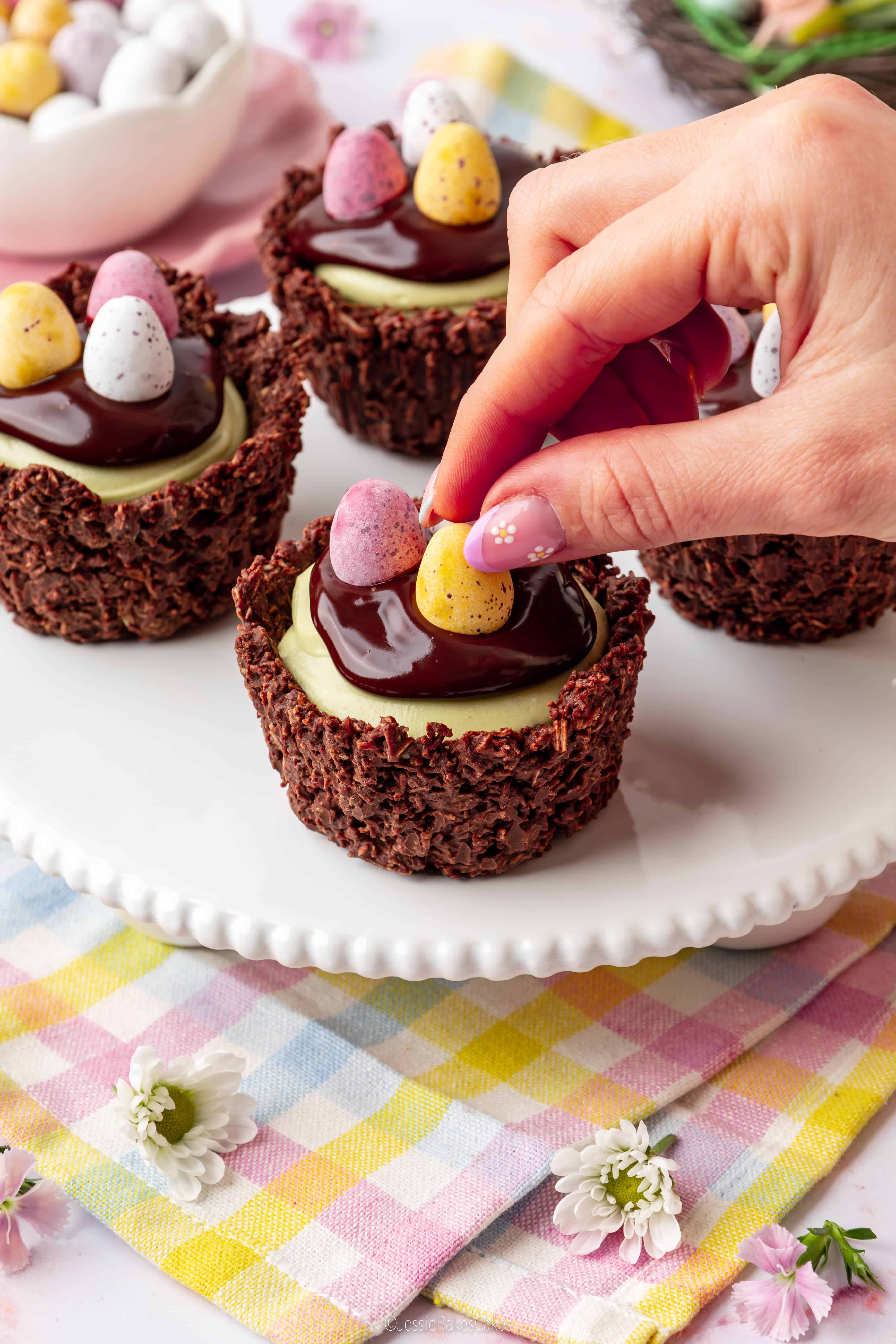 Decorating easter nest cheesecakes