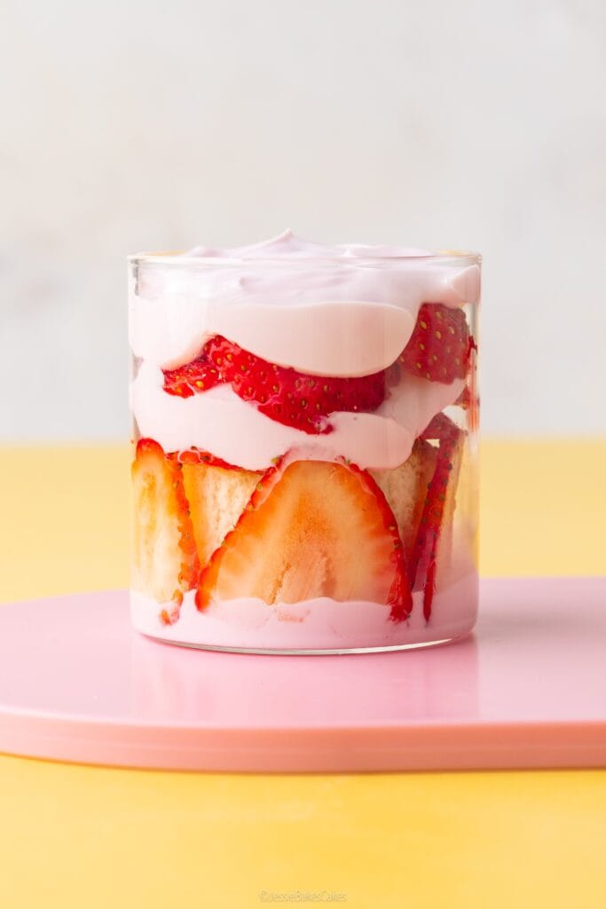 strawberry milkshake trifle layers