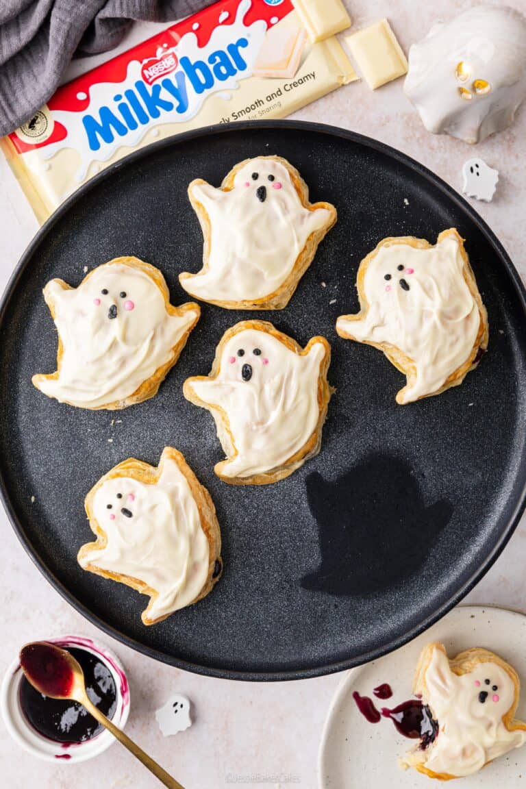 Milkybar Boo-berry Ghost Puff Pastries