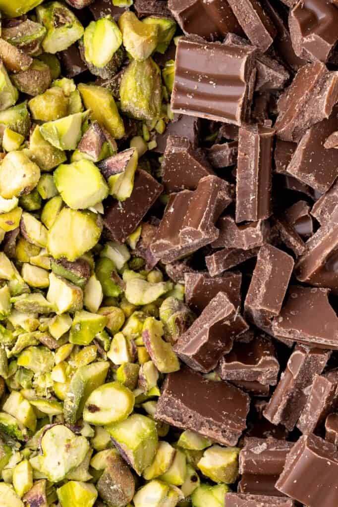pistachio and chocolate mix