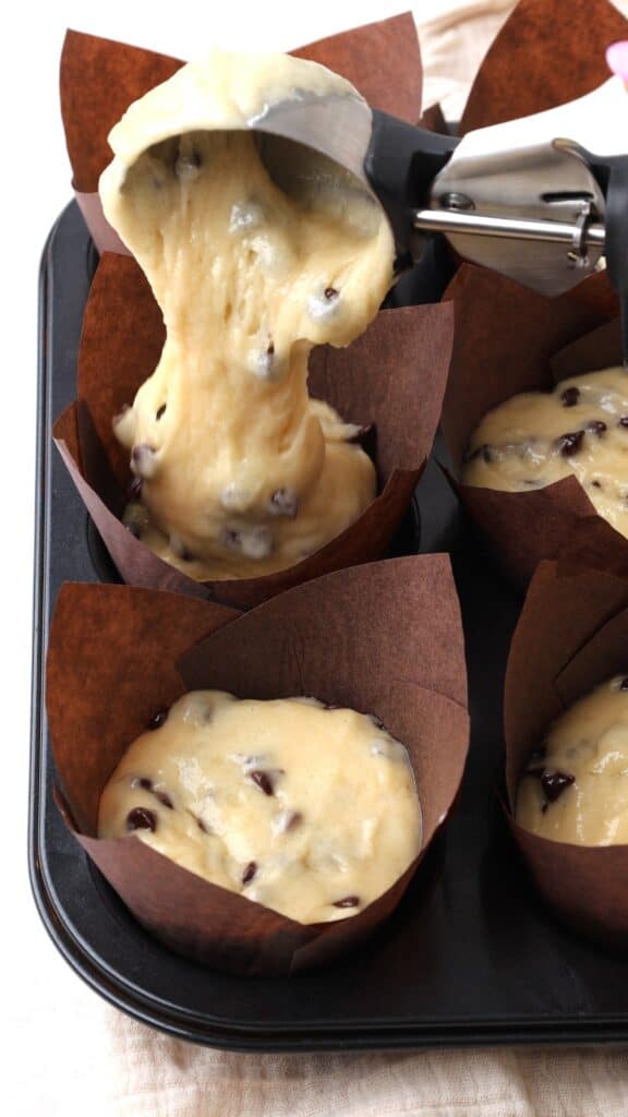 filling muffin cases