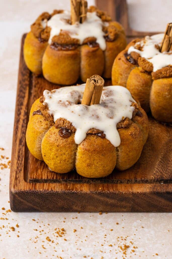 pumpkin shaped cinnamon rolls